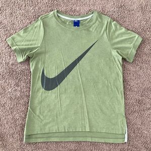 Nike Olive Green T-Shirt Size M Green Black